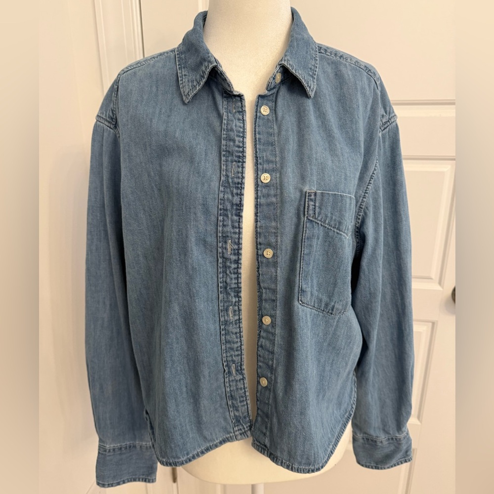 GAP Denim Button-Up - Picture 2 of 4